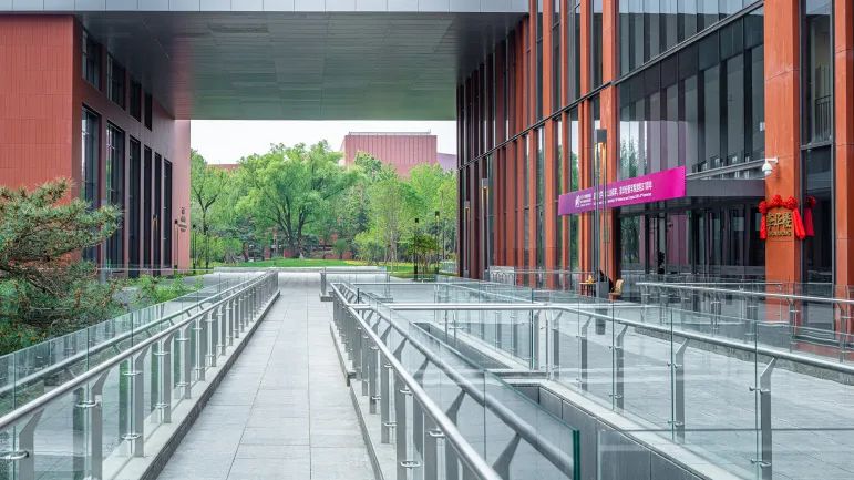 mg不朽情缘 - 清华大学经管学院新楼获中国建设工程“鲁班奖”！